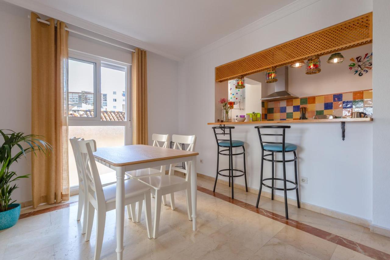 Luminoso Apartamento De Dos Habitaciones Con Terraza Y Parking En El Centro Málaga Exteriör bild